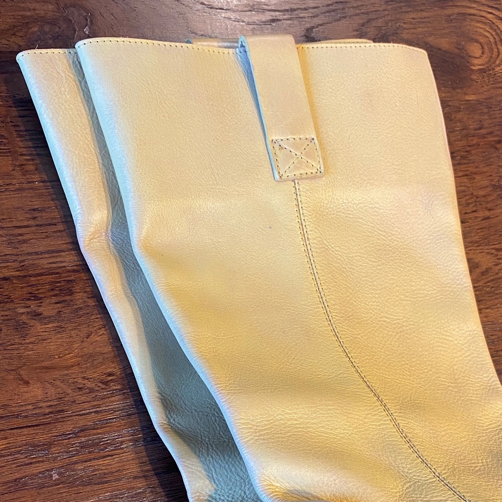 Urban Outfitters Slouch Tall Yellow Leather Heeled Boots Sz 7 or 7.5 - Picture 8 of 15